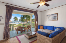 2 bedr house beachfront